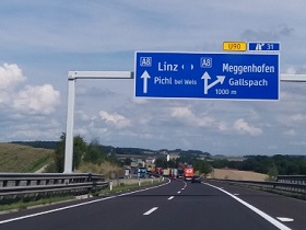 Oostenrijk, Direct langs Snelweg